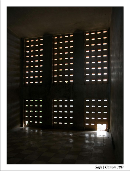 2006 - 07 - Phnom Penh - S21 - 16